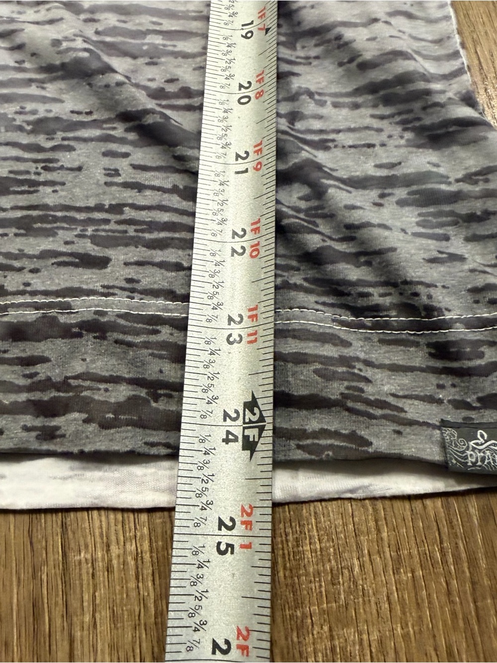 Prana Women’s White and Gray Patterned Short Sleeve Tee, L - Picture 7 of 7